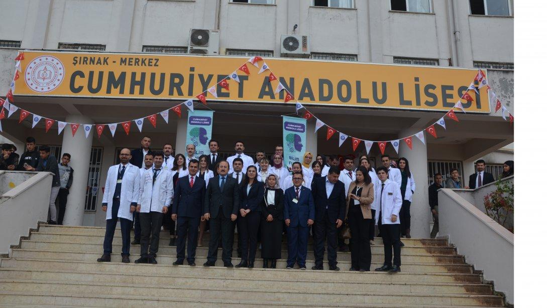 İl Milli Eğitim Müdürümüz Nurettin Yılmaz Cumhuriyet Anadolu Lisesi'nde düzenlenen  4006 Tübitak Bilim Fuarı'na katıldı.
