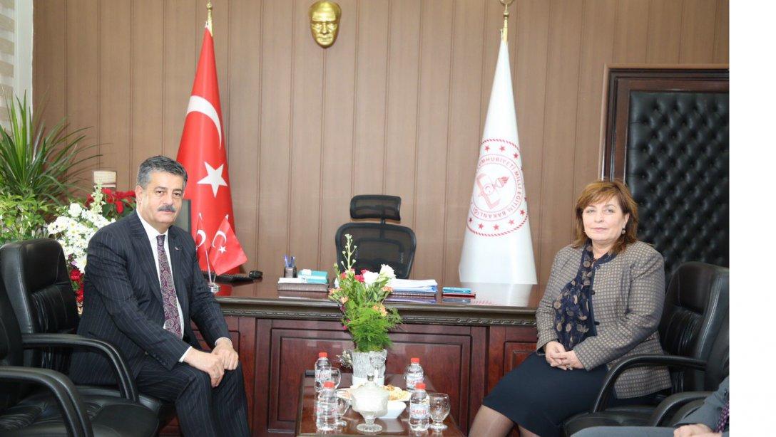 Belediye Başkanımız Sayın Mehmet YARKA, İl Milli Eğitim Müdüremiz Sayın Nazan ŞENER'i makamında ziyaret ederek yeni görevinde başarılar diledi.