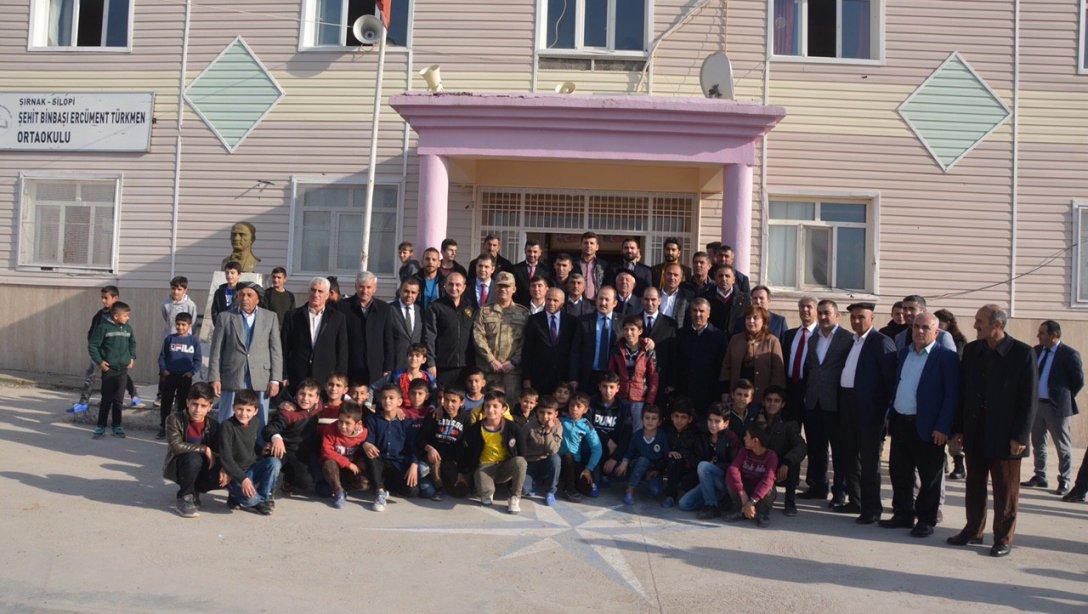 Sayın Valimiz ve İl Milli Eğitim Müdiremiz ilimiz Silopi İlçesi Çalışkan Beldesi Şehit Binbaşı Ercüment Türkmen Ortaokulu'na ziyarette bulundu.