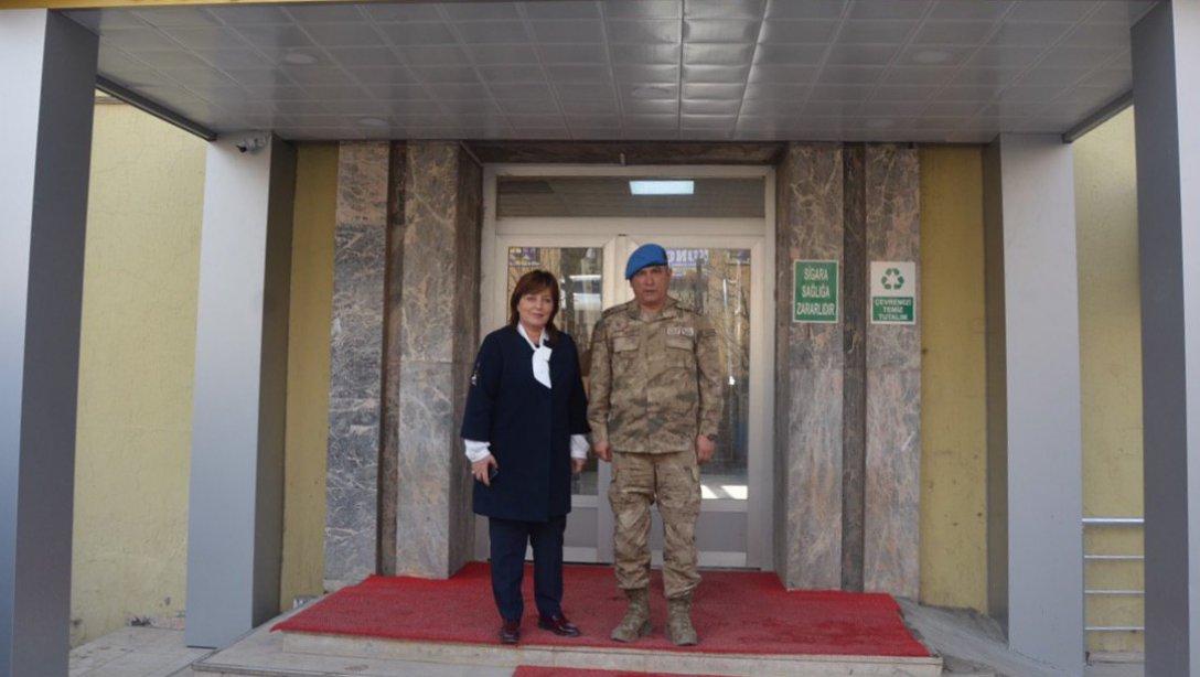 İl Milli Eğitim Müdiremiz Sayın Nazan ŞENER; Çakırsöğüt 1.Jandarma Komando Tugay Komutanı Tuğgeneral Alper SIR'ı makamında ağırladı.