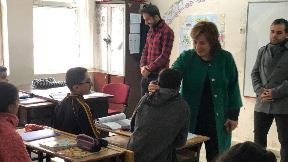 İl Milli Eğitim Müdiremiz Sayın Nazan ŞENER; Atatürk İlk-Ortaokulunu ziyaret etti.