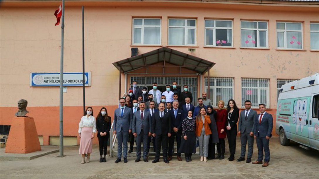 Valimiz Sayın Ali Hamza Pehlivan, İl Millî Eğitim Müdürümüz Sayın Ahmet Özdemir ve   İl Sağlık Müdür V. Naci Uğur Fatih İlkokul/Ortaokulu'nu ziyaret etti 