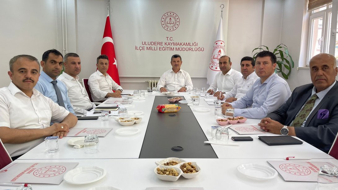 İl Milli Eğitim Müdürümüz Sayın Ahmet ÖZDEMİR başkanlığında, İlçe Milli Eğitim Müdürlerimiz ile toplantı yapıldı.