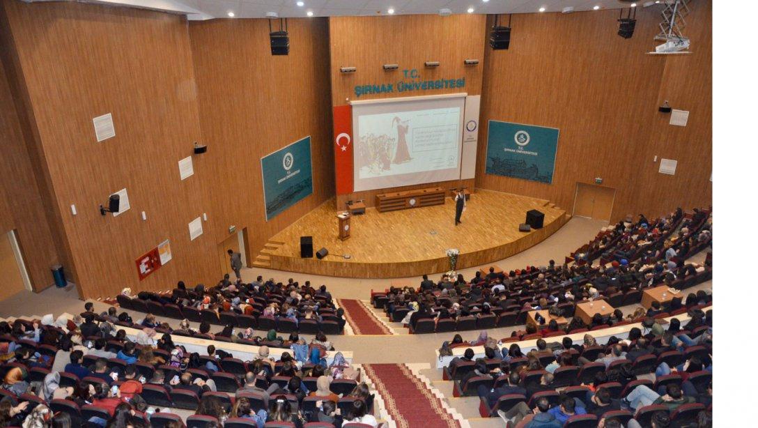 İl Milli Eğitim Müdürümüz Nurettin YILMAZ, Şırnak Üniversitesi Konferans Salonu'nda merkeze bağlı okulların müdür ve öğretmenlerine yönelik yapılan konferansa katıldı.