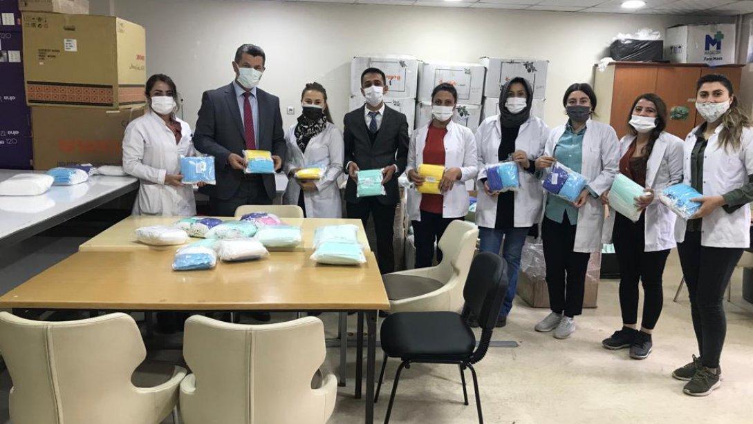 Nazmiye Demirel Mesleki ve Teknik Anadolu Lise'mizde maske üretimi hız kesmeden devam ediyor.