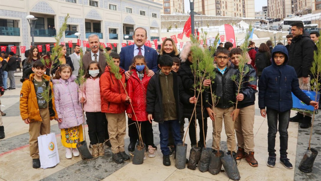 Şırnak Cumhuriyet Meydanı'nda 21 Mart Nevruz Bayramı ve Dünya Ormancılık Günü ve Orman Haftası Kutlama Programı düzenlendi.